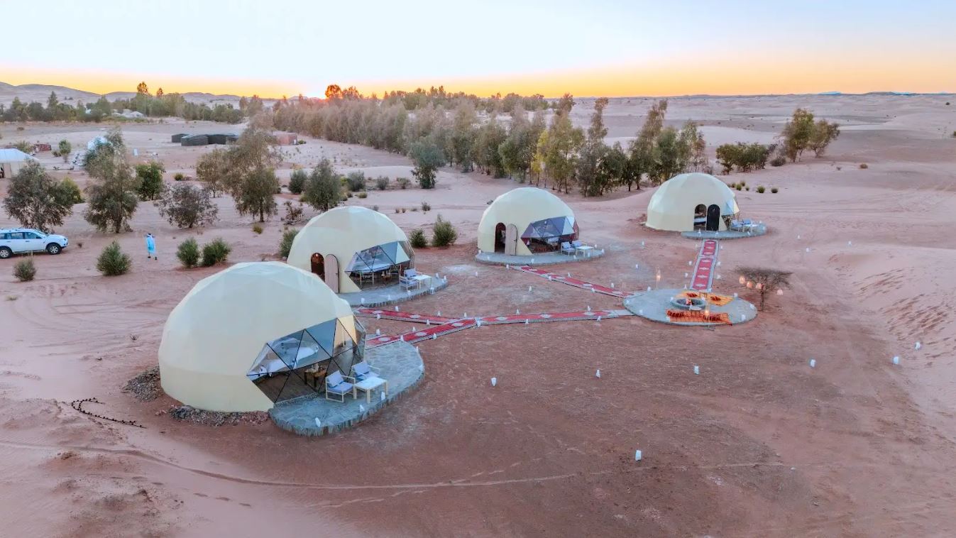 Sahara desert camp bivouac